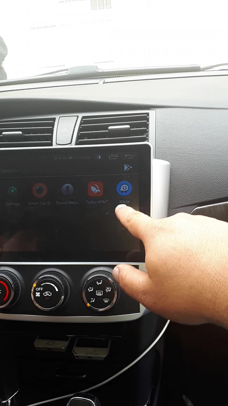 نصب مانیتور اندروید خودرو آریو